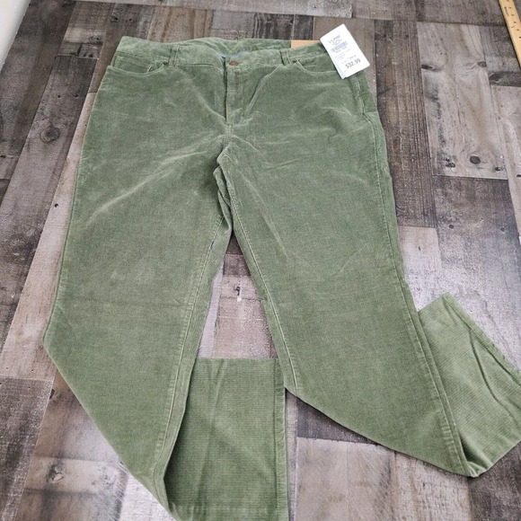 L.L. Bean Pants - Womens LL Bean Casco Cords size 20 Regular Green Olive Corduroy Pants